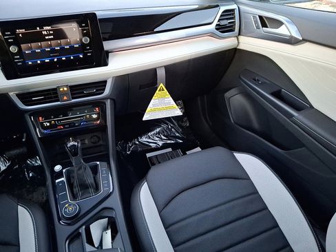 New 2025 Volkswagen Taos SEL AWD/4WD image 11