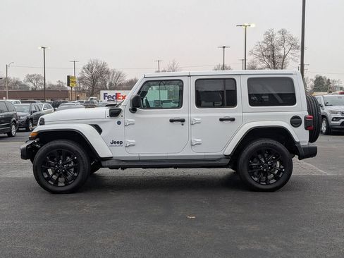 Used 2025 Jeep Wrangler Unlimited Sahara AWD/4WD image 4