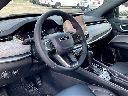 Used 2024 Jeep Compass Latitude w/ Sun and Sound Group image 14