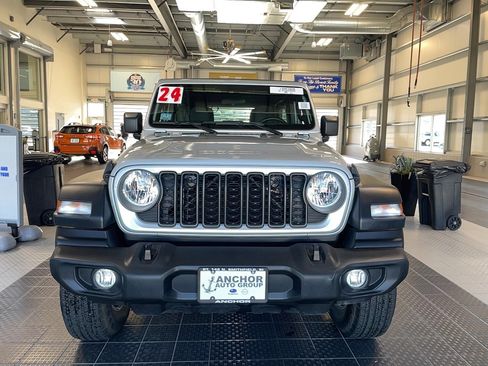 Used 2024 Jeep Wrangler Unlimited Sport image 2