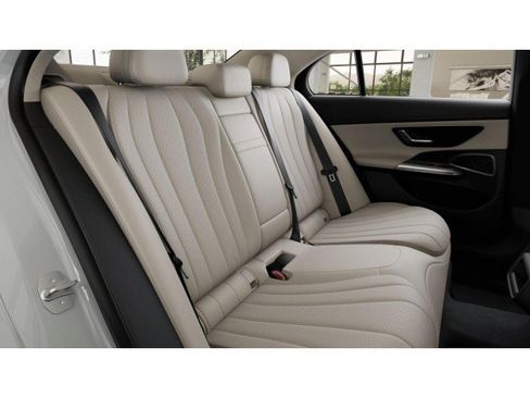 New 2026 Mercedes-Benz E 350 4MATIC Sedan image 5