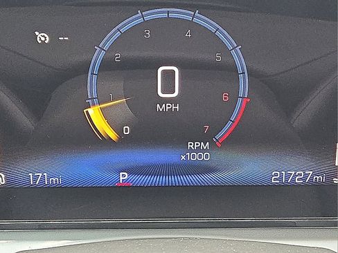 Used 2025 Chevrolet Trax LT w/ LT Convenience Package image 27