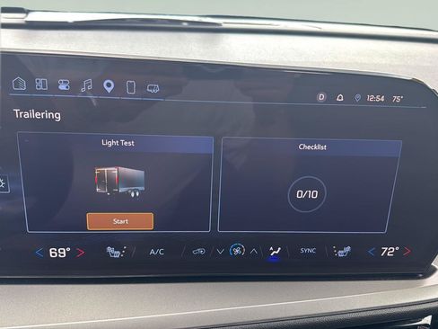 Used 2025 Chevrolet Traverse LT AWD/4WD image 19