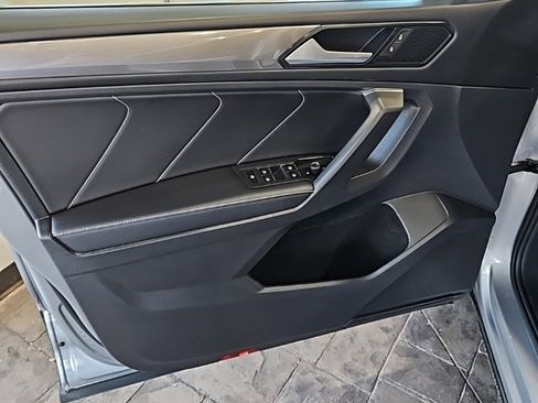 Used 2022 Volkswagen Tiguan SE image 25