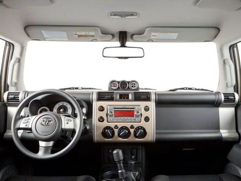 Used 2010 Toyota FJ Cruiser 4WD w/ Upgrade Pkg 2 image 5