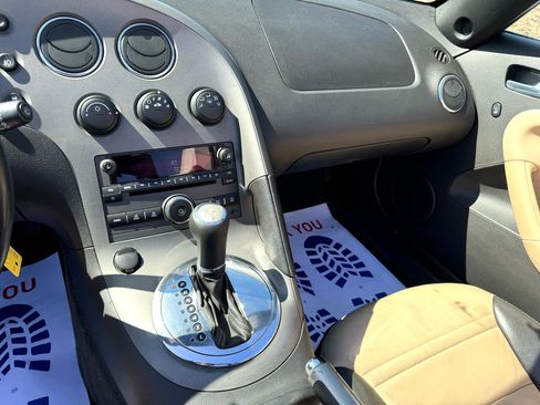 Used 2009 Pontiac Solstice Convertible w/ Premium Package image 16