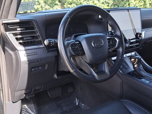 Used 2024 Lexus GX 550 w/ Accessory Package (31) AWD/4WD image 18