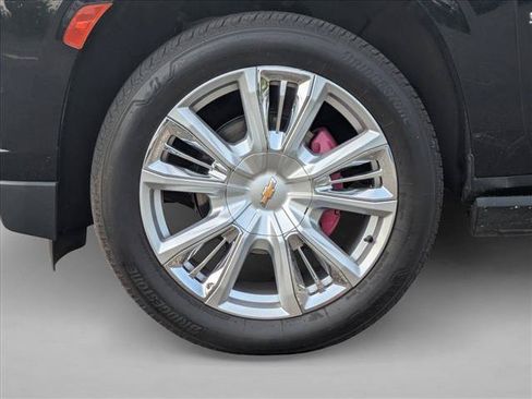 Used 2022 Chevrolet Suburban High Country AWD/4WD image 9