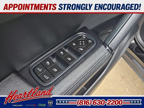Used 2024 Porsche Cayenne w/ Premium Package AWD/4WD image 31