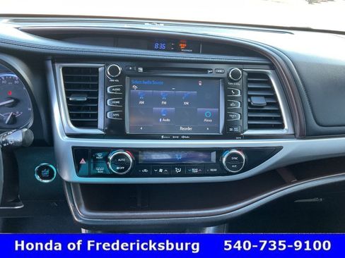 Used 2018 Toyota Highlander XLE AWD/4WD image 33