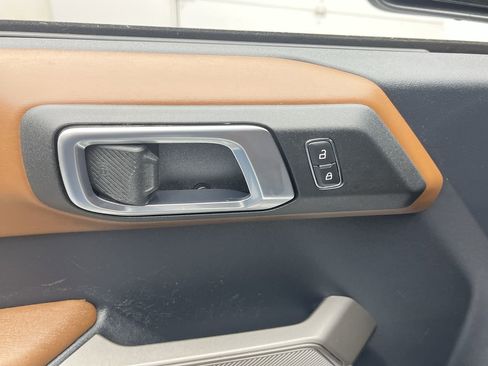 Used 2023 Ford Bronco Outer Banks image 9