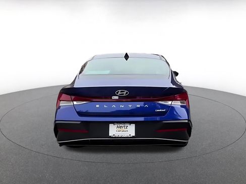 Used 2025 Hyundai Elantra Limited image 12