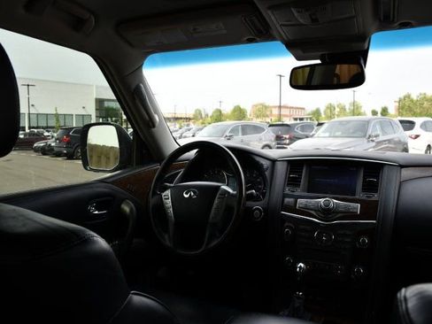 Used 2017 INFINITI QX80 4WD w/ Driver Assistance Package image 23