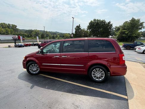 Used 2015 Chrysler Town & Country Touring-L w/ Driver Convenience Group FWD image 6