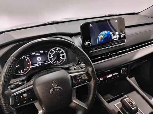 Used 2023 Mitsubishi Outlander SE image 71