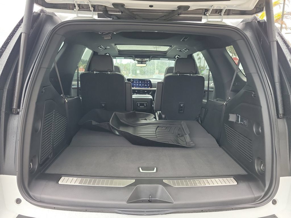 Used 2025 Chevrolet Tahoe High Country AWD/4WD image 11