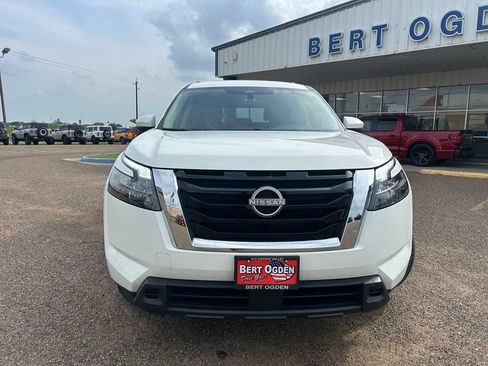Used 2025 Nissan Pathfinder SV AWD/4WD image 2
