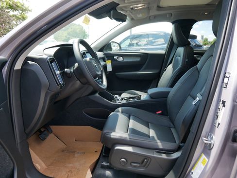 New 2026 Volvo XC40 B5 Plus w/ Protection Package Premier image 5