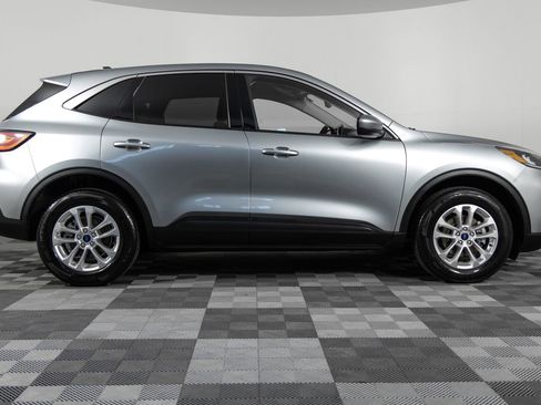 Used 2021 Ford Escape SE image 9