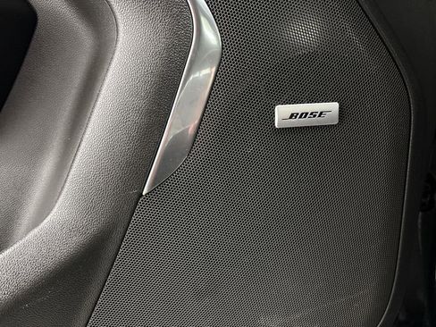 Used 2024 GMC Yukon SLT w/ SLT Luxury Package image 13