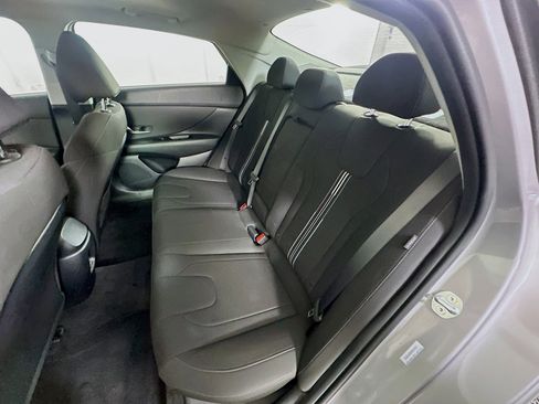 Used 2025 Hyundai Elantra SEL FWD image 28