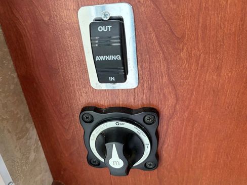 Used 2014 Ford E-450 and Econoline 450 Super Duty w/ Motorhome Prep Package RWD image 30
