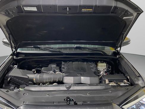 Used 2018 Toyota 4Runner Limited AWD/4WD image 25