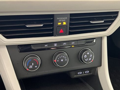 Used 2022 Volkswagen Jetta S image 28