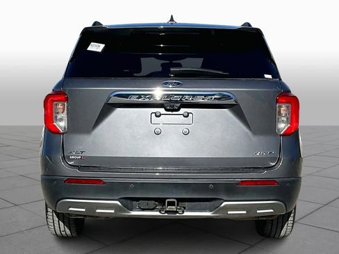 Used 2022 Ford Explorer XLT w/ Equipment Group 202A image 5