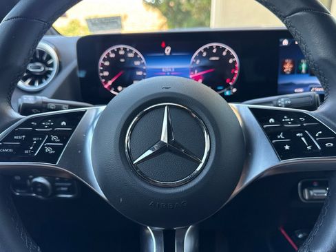 Used 2025 Mercedes-Benz GLA 250 image 24