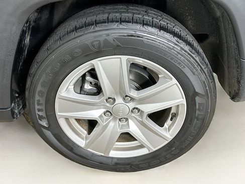 Used 2022 Jeep Compass Latitude image 11