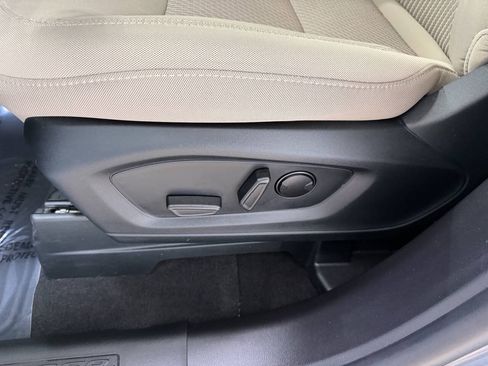 Used 2023 Ford Explorer XLT AWD/4WD image 20
