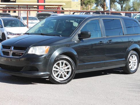 Used 2016 Dodge Grand Caravan SXT FWD image 4