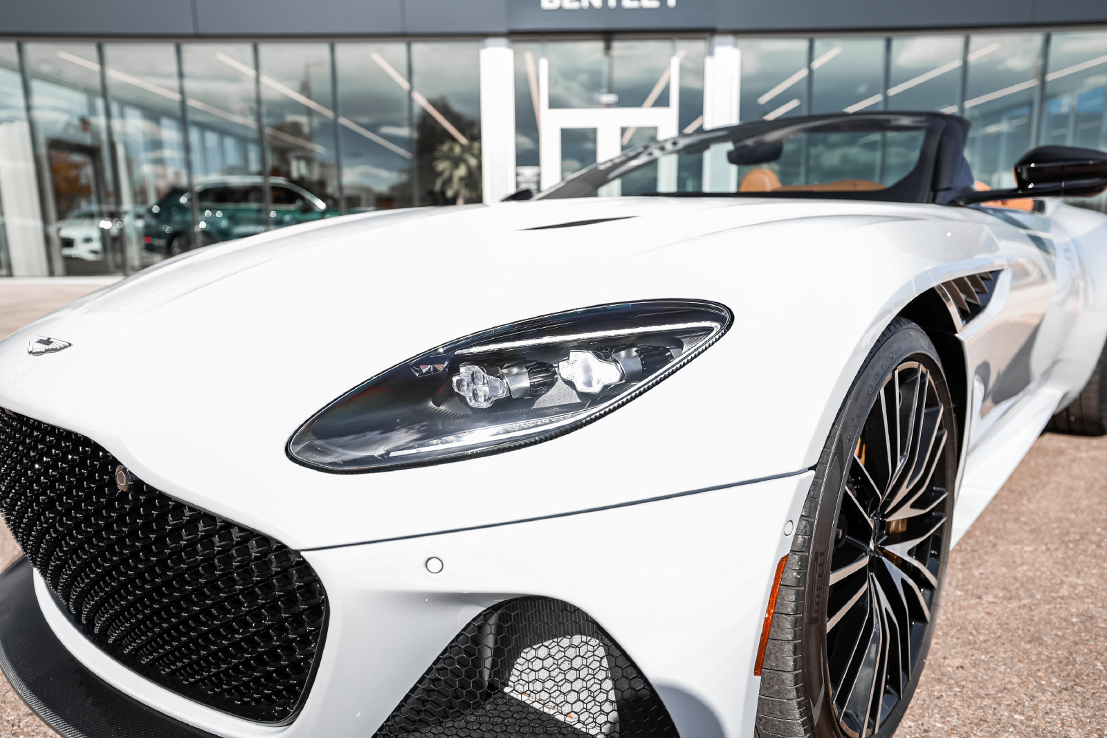 Used 2022 Aston Martin DBS Superleggera Volante RWD image 22