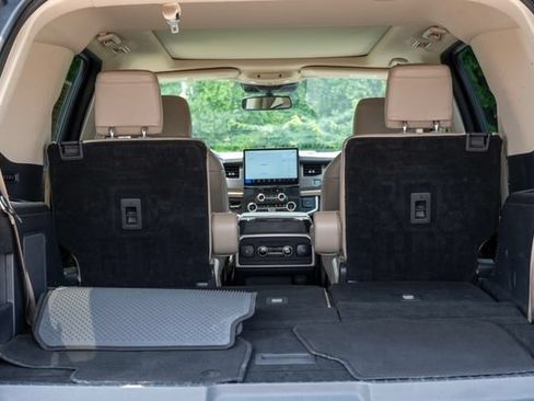Used 2024 Ford Expedition Limited AWD/4WD image 12