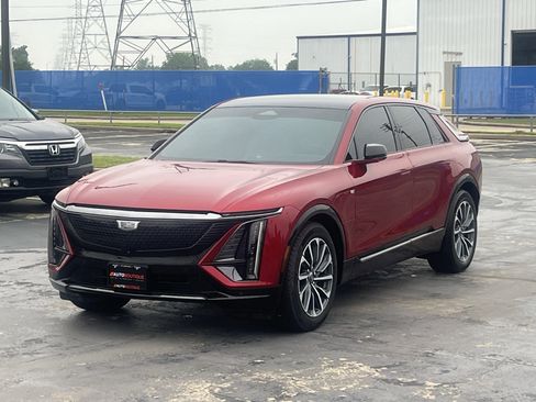 Used 2024 Cadillac Lyriq Sport RWD image 7