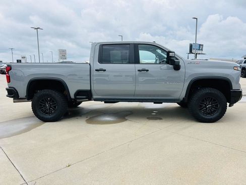 Used 2025 Chevrolet Silverado 2500 ZR2 w/ Technology Package AWD/4WD image 45
