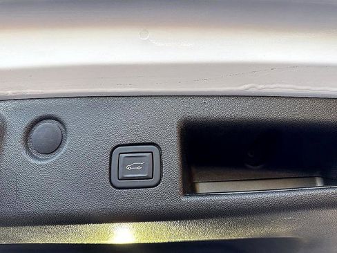 Used 2023 Chevrolet Equinox LT image 12