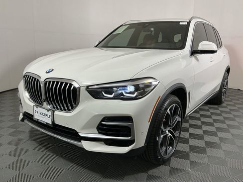 Certified 2023 BMW X5 sDrive40i w/ Premium Package RWD image 2