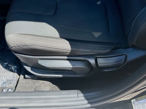 Used 2023 Hyundai Elantra SE w/ Cargo Package image 17