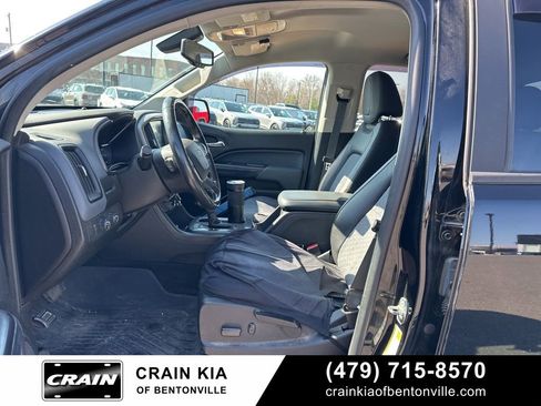 Used 2017 Chevrolet Colorado Z71 w/ Z71 Midnight Edition image 17