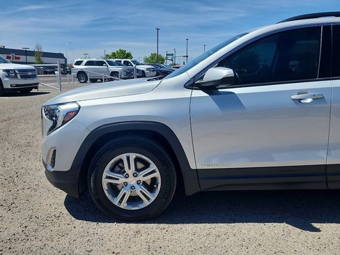 Used 2020 GMC Terrain SLE w/ Driver Convenience Package image 10