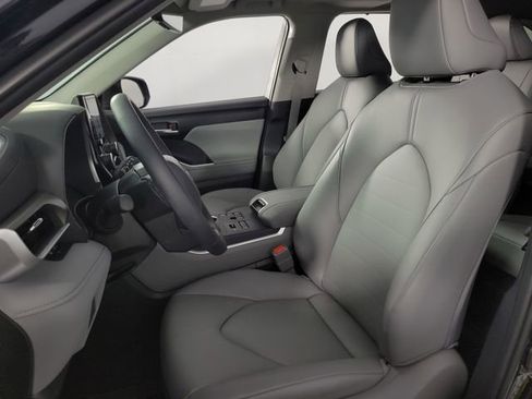 Used 2026 Toyota Highlander XLE AWD/4WD image 14