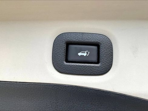Used 2017 Nissan Rogue SL w/ SL Premium Package FWD image 25