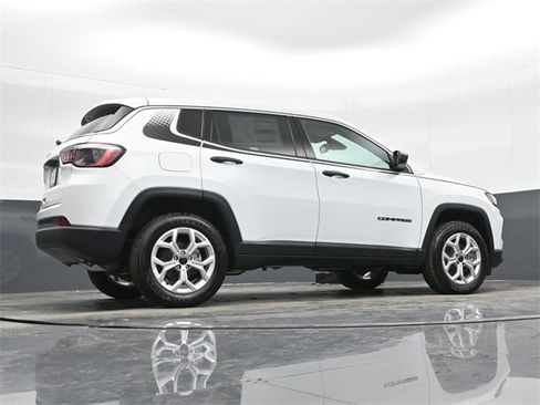 Used 2025 Jeep Compass Sport w/ Mopar Graphics Package image 38
