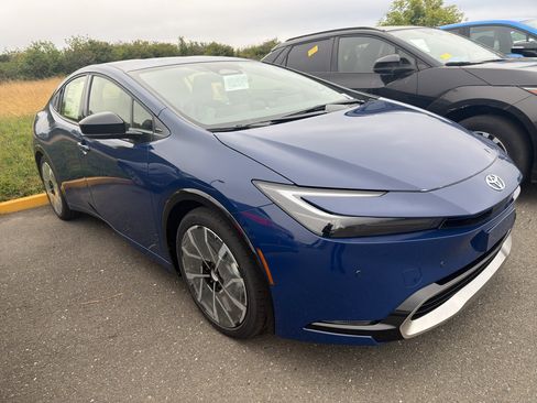 New 2026 Toyota Prius Plug-In Hybrid FWD image 3
