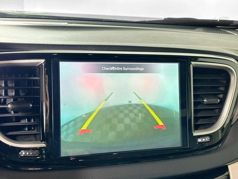 Used 2023 Chrysler Pacifica Touring-L image 16