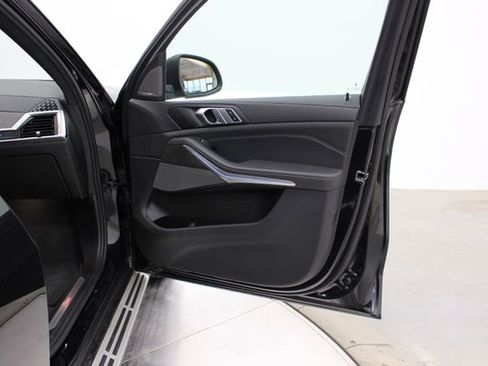 Used 2025 BMW X5 xDrive40i w/ Climate Comfort Package image 56