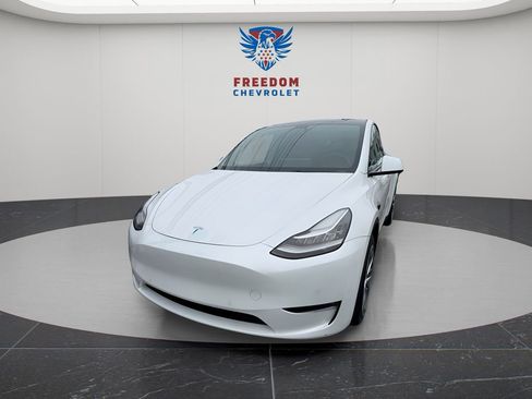 Used 2022 Tesla Model Y Long Range image 1