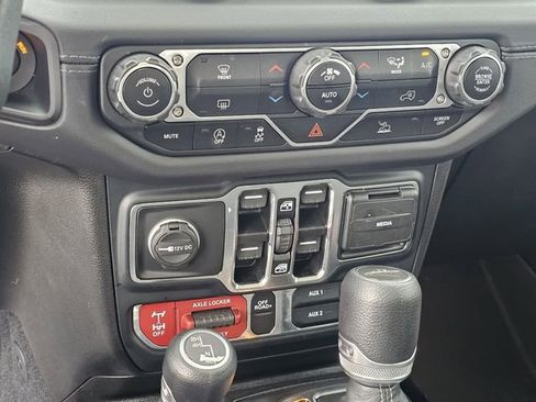 Used 2024 Jeep Gladiator Mojave image 18